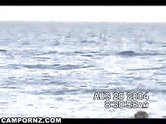 青少年的辣妹蒂芙尼泰勒获取钉与僵硬的公鸡