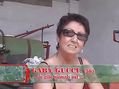 亚洲宝贝和她的朋友舔阴部和屁股
