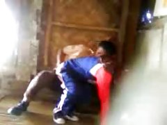 非常甜美的黑发亚洲青少年得到猫抽水