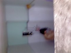 充满异国情调的青少年性交在两个弹孔
