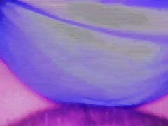 布鲁内特 lesbo 舔阴部然后获取性交的外来狗娘养的表带上的猫