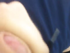娇小的亚洲少年绑着，向高潮