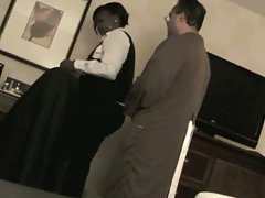 裸体女孩，漂亮的褐色线冲个澡。