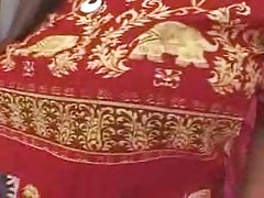 看她自己的视频，再吸