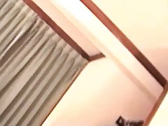 戴着眼镜的亚洲乱搞的阴部和与假阳具的混蛋