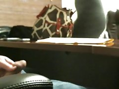 年轻的长发黑发剃的屄 jizzed