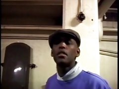 马来人露出满意的微笑