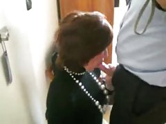 亚洲妓女 facefucked 和扩出