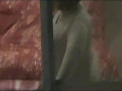 丰满的琉璃 kouda 与暨在她嘴里和她的山雀