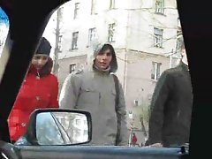 业余的亚洲雀被毒打一顿