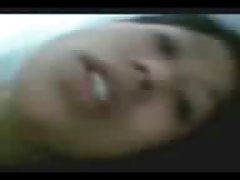与玩具的亚洲女孩。