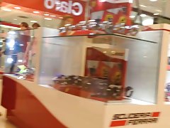 在亚洲的按摩店吃猫
