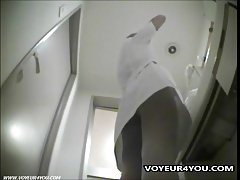 护士进浴室改变